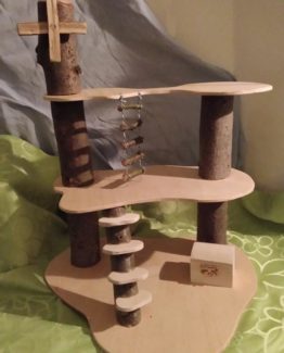 Houten speelhuisje met molen (verkocht)