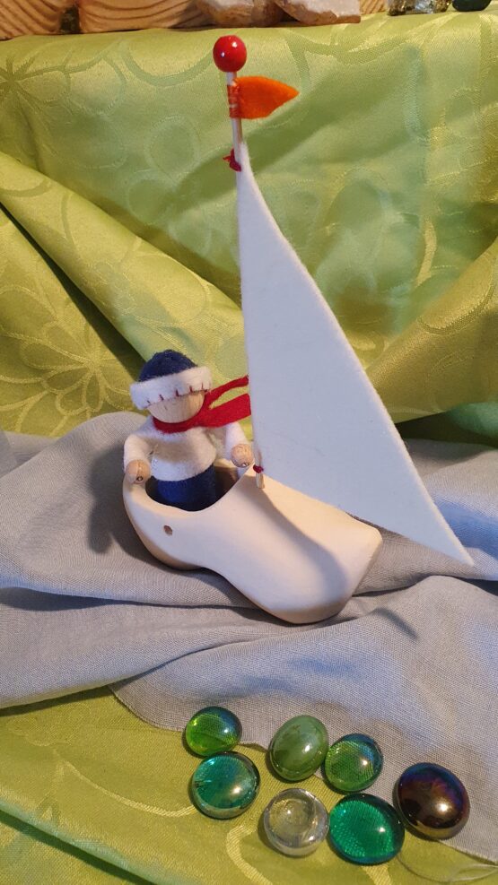 Bootje varen in een klomp