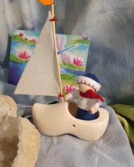 Bootje varen in een klomp